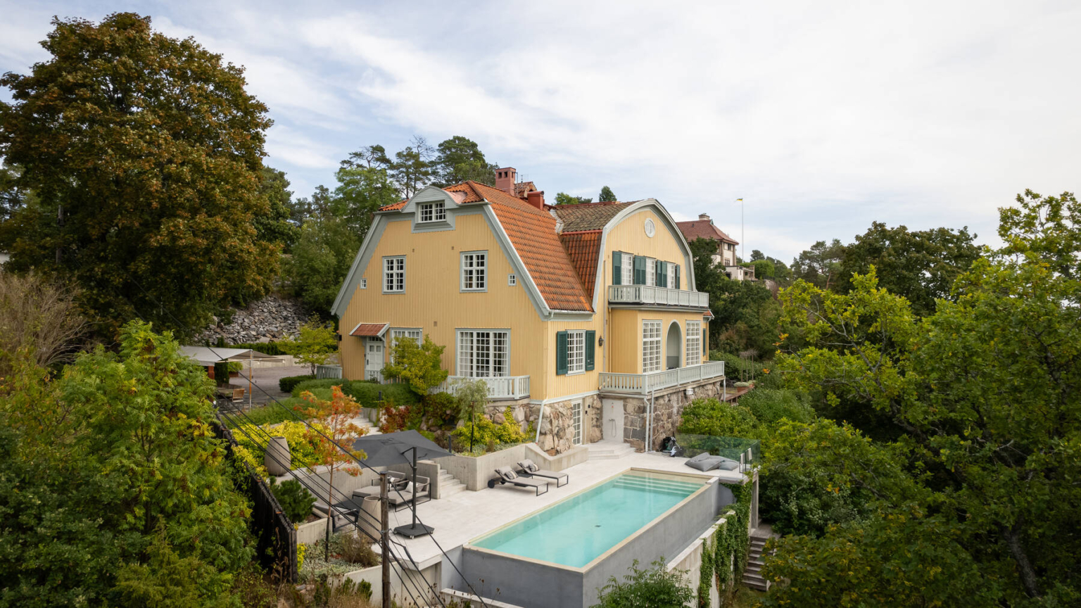 Visual Reference: Exclusive Real Estate Agent In Stockholm